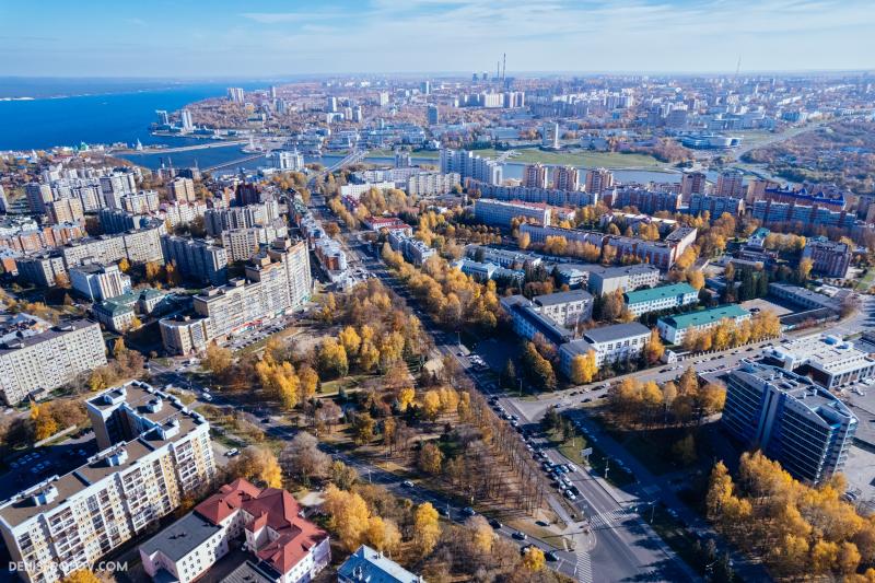 города милует свеча
