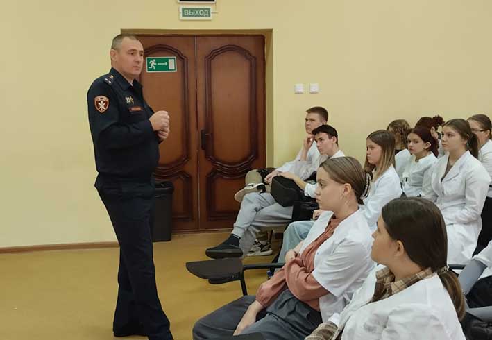 Росгвардейцы поговорили со студентами медицинского колледжа о противодействии экстремизму и терроризму