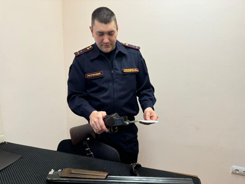 Жители Брянской области добровольно сдали девять единиц оружия в Росгвардию на прошлой неделе