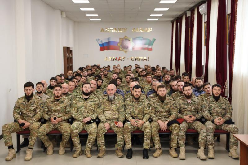 В УПРАВЛЕНИИ РОСГВАРДИИ ПО ЧЕЧЕНСКОЙ РЕСПУБЛИКЕ ОБСУДИЛИ СОЦИАЛЬНЫЕ ГАРАНТИИ ДЛЯ УЧАСТНИКОВ СВО