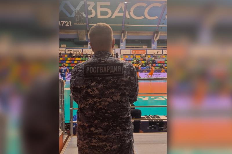 Росгвардейцы обеспечили правопорядок на матче Суперлиги