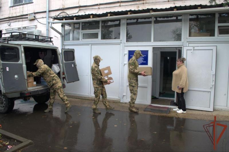 Росгвардейцы оказали гуманитарную помощь социальному учреждению города Луганска