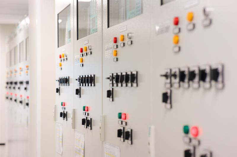 Филиал ПАО «Россети» модернизировал два крупнейших электросетевых объекта Томской области