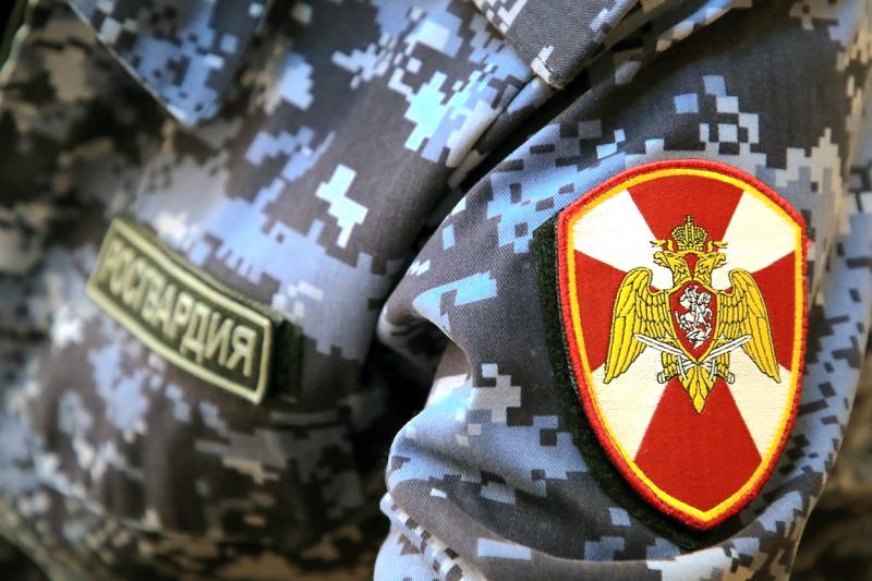 Росгвардейцы задержали дебошира, который ударил администратора и мог повредить имущество в гостинице