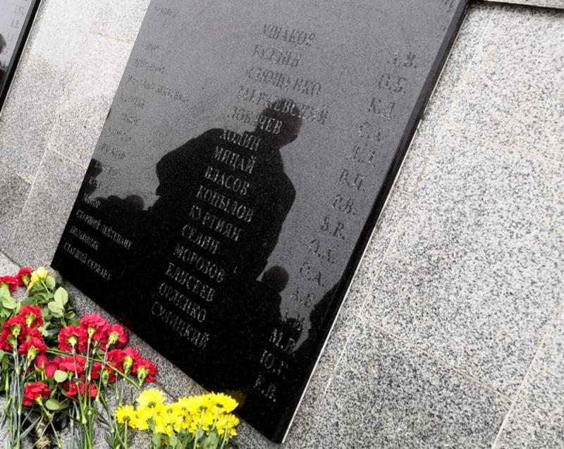 Во Владивостоке сотрудники СОБР почтили память товарищей, погибших 25 лет назад при исполнении служебного долга