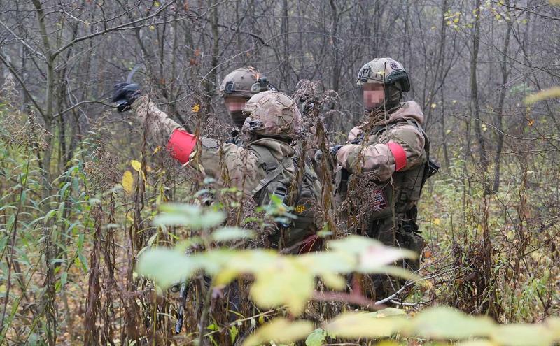 В ходе полевого занятия спецподразделения Росгвардии отработали задачи по проведению поисковых мероприятий в лесистой местности