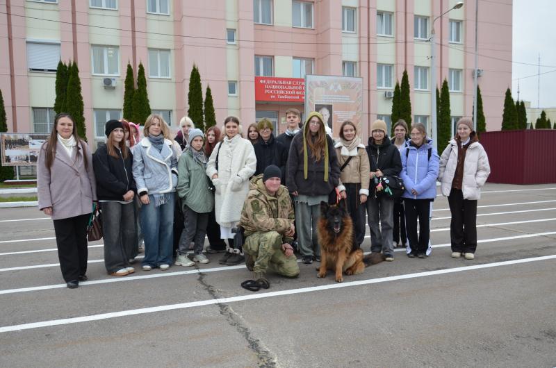 Росгвардейцы провели тематическую встречу для тамбовских учащихся в честь Дня народного единства