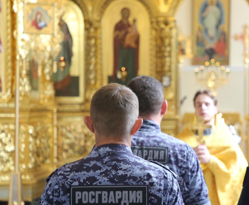 В Мордовии росгвардейцы приняли участие в молебне, приуроченном к празднику Казанской иконы Божией Матери