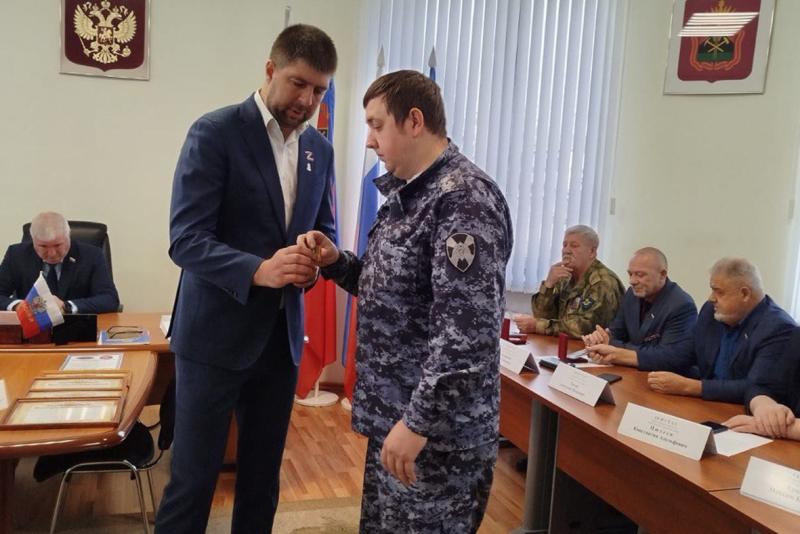 В Киселёвске наградили сотрудника Росгвардии за вклад в поддержку участников СВО