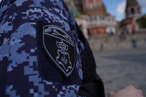 Росгвардейцы задержали мужчину, ранившего двух человек в Москве
