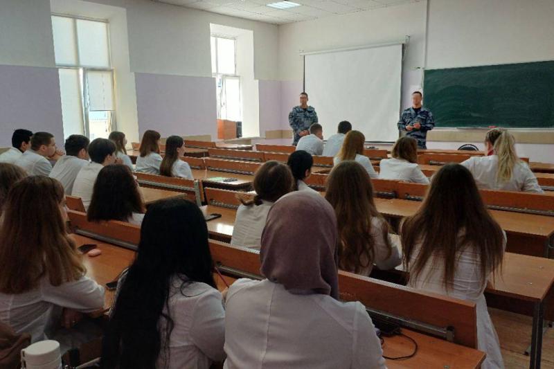 Росгвардейцы провели тематическую встречу со студентами в Тамбове