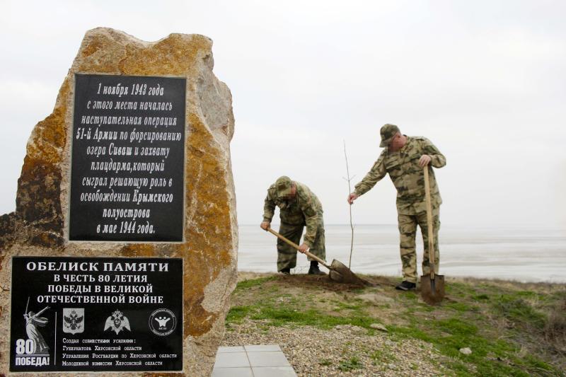 В Херсонской области росгвардейцы и экологи высадили «Сад Памяти» на легендарном плацдарме у Сиваша