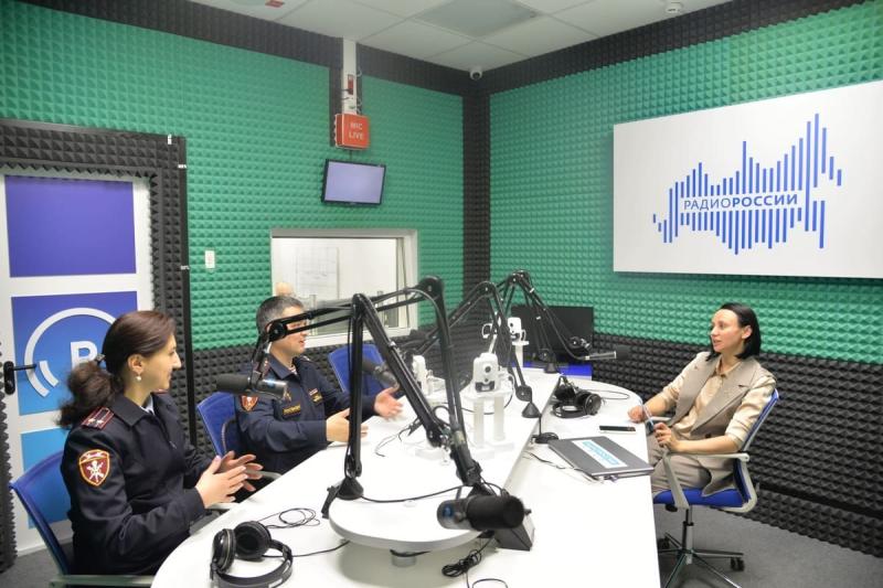 Офицеры Росгвардии рассказали ямальским радиослушателям о развитии кадетского образования