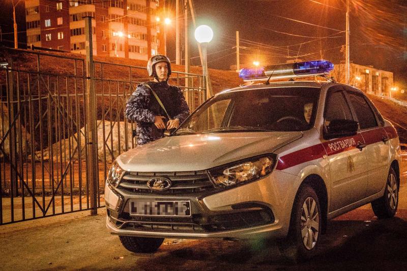 Росгвардейцы задержали новокузнечанина, угрожавшего соседу