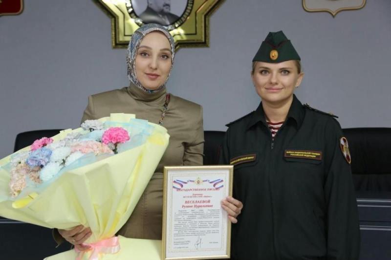 Военнослужащие ОГВ(с) поздравили журналистов с Днем телевидения