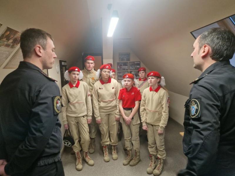 В Калининградской области военные следователи организовали для юнармейцев посещение музея предварительного следствия