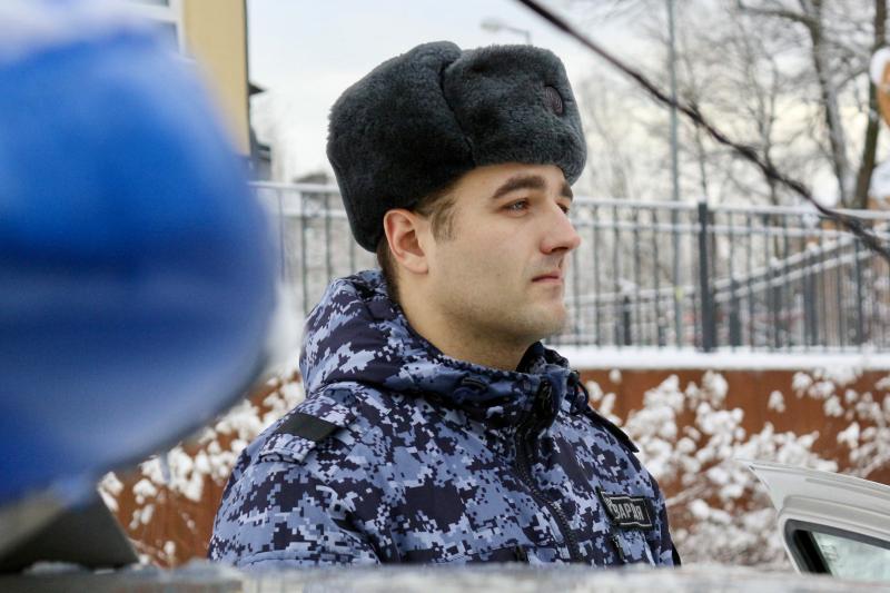Росгвардейцы задержали предполагаемого виновника в повреждении чужого имущества