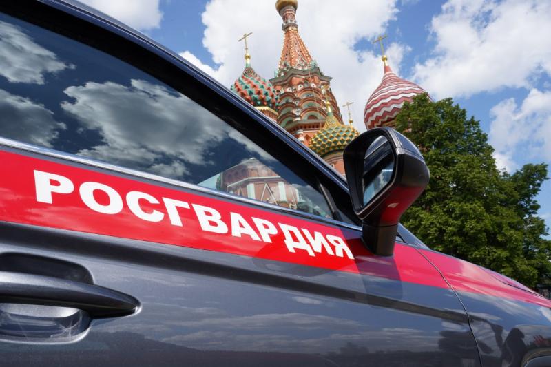 В Москве росгвардейцы задержали дебошира, устроившего погром в отеле