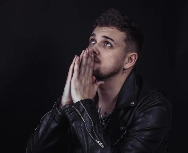 Тропическая поп-песня о любви восходящего автора-исполнителя Ignat Izotov