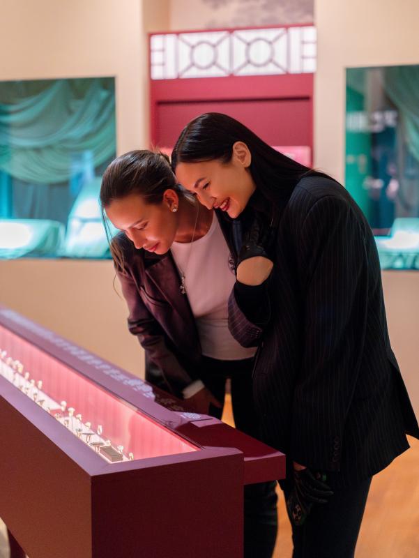 Выставка MIUZ Diamonds и Государственного исторического музея «Очарование красоты. Из истории ювелирных украшений в России»