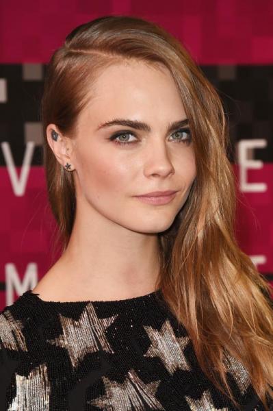 Rimmel объявляет Cara Delevingne лицом нового бренда Амбассадор